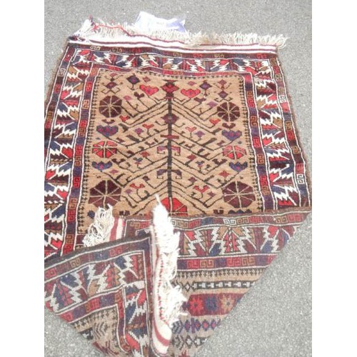 2196 - A red/beige rug