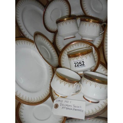 2252 - A quantity of Paragon Athena pattern table ware.