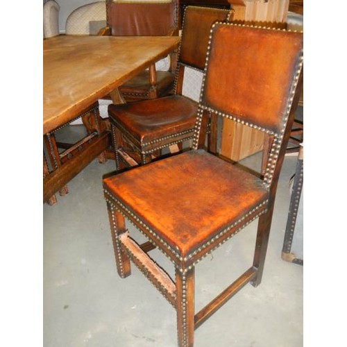 2253 - A good quality mid 20th century solid oak dining table with 2 carvers and 4 dining chairs, COLLECT O... 