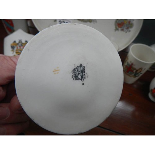 2368 - Eleven pieces of Goss crested china.