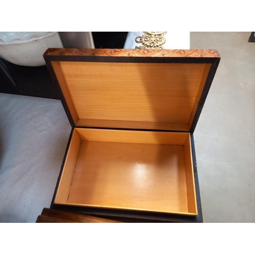 29 - A quantity of wooden items including salad bowl & Servers novelty cigarette box etc.