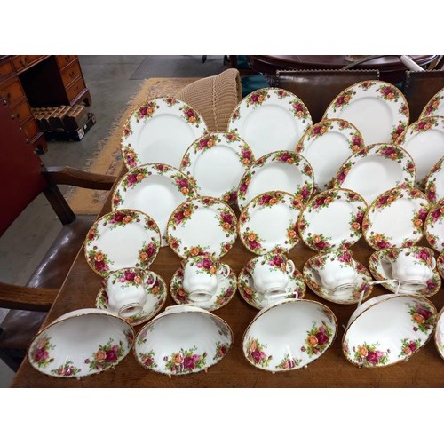 1712 - Approximately 63 pieces of 20th century Old Country Rose