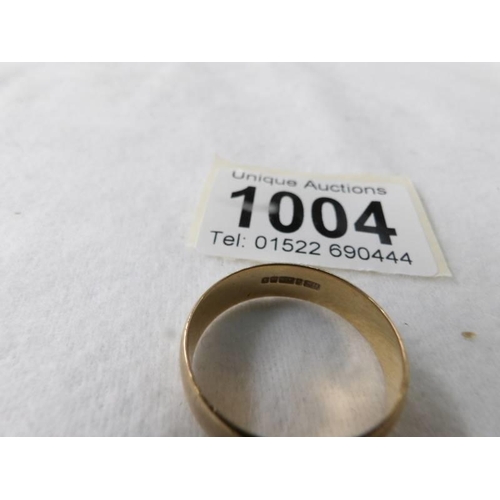 1004 - A 9ct gold wedding ring, size X, 4.9 grams.