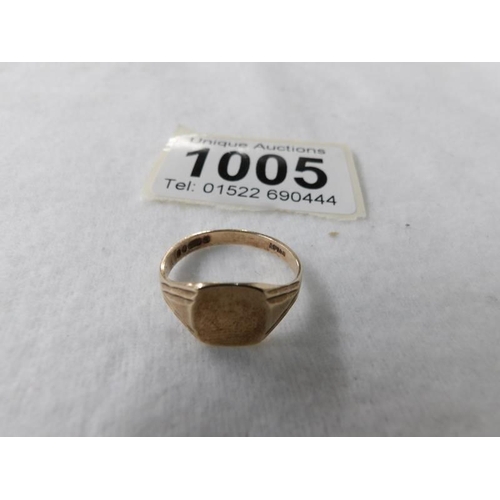 1005 - A 9ct (375) signet ring, size O, 2.3 grams.