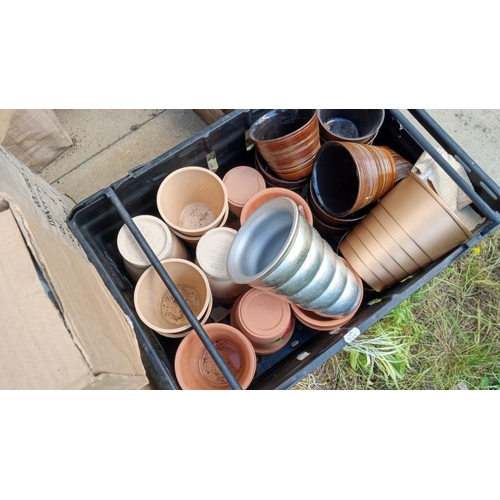 515 - A very large quantity of new plant pots of various sizes (over 200). Collect Only