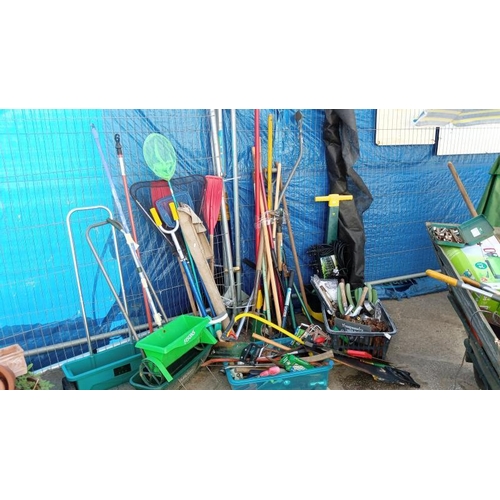 520 - A large lot of mainly garden tools etc. Collect Only