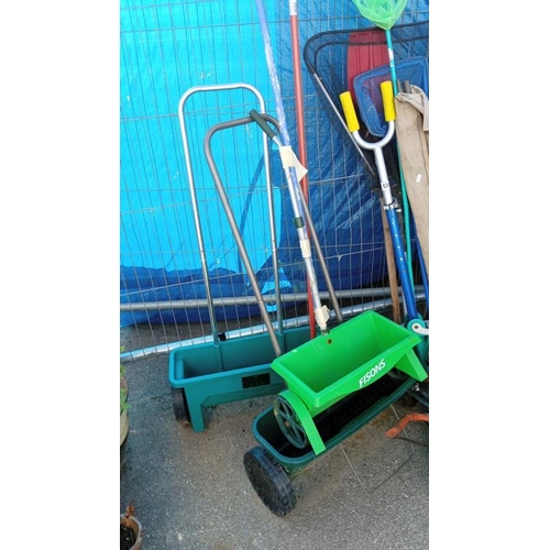 520 - A large lot of mainly garden tools etc. Collect Only