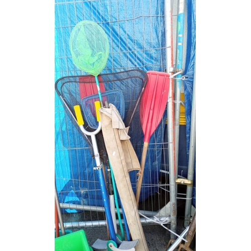 520 - A large lot of mainly garden tools etc. Collect Only