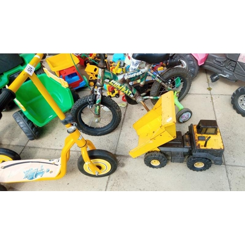 524 - A large lot of outdoor toys including a vintage truck etc. Collect Only