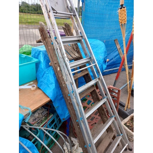 531 - An aluminium step ladder & a decorative wooden ladder. Collect Only