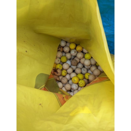 562 - A bag of golf balls. Collect Only