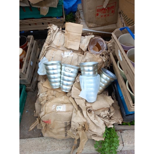 570 - A large quantity of plant pots. Collect Only