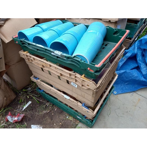 572 - A large quantity of plant pots. Collect Only