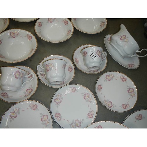 711 - A part tea and dinner set.