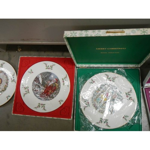 729 - A quantity of collector's plates.