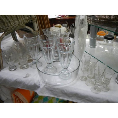 739 - A quantity of cocktail glasses etc., Collect Only.