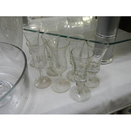 739 - A quantity of cocktail glasses etc., Collect Only.