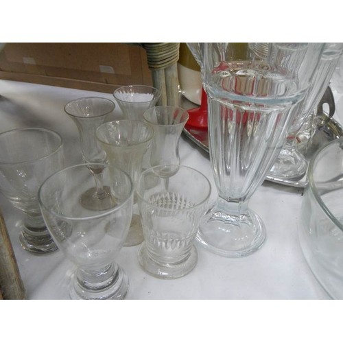 739 - A quantity of cocktail glasses etc., Collect Only.