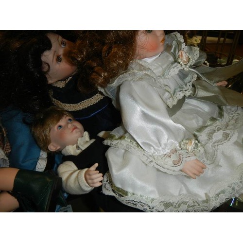 788 - Five good porcelain dolls.