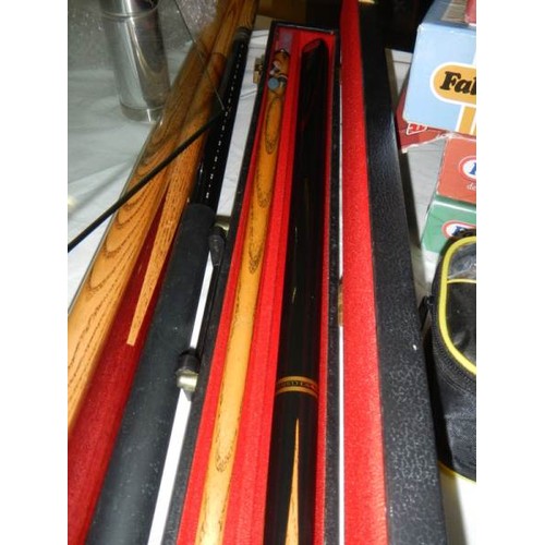 793 - Four snooker cue's in carry case. COLLECT ONLY.