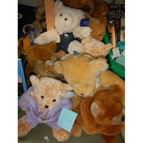 600B - A quantity Teddy bears.