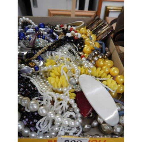 809 - A tray of assorted costume jewellery, necklaces etc.,