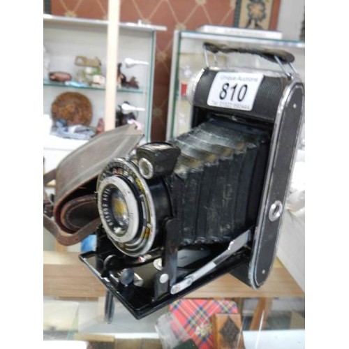 810 - An Agfa folding camera in leather case.