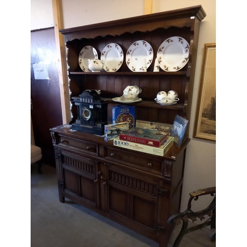 733 - A mid 20th century dresser. Collect Only.