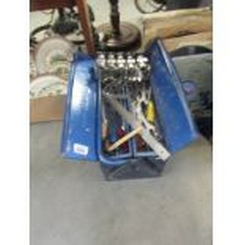 686 - A metal tool box etc, Collect Only.