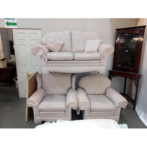 828 - A good clean 2 seater three piece suite, COLLECT ONLY.