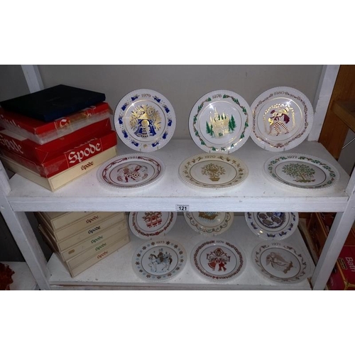 121 - 12 Spode Christmas plates dating from 1970 to 1981 (only 11 have boxes)