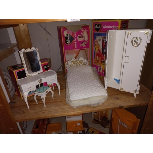 123 - A good selection of 1970's boxed Sindy furniture in various conditions (some items A/F, some boxes A... 