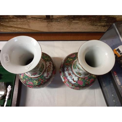 20 - A pair of Chinese vases.