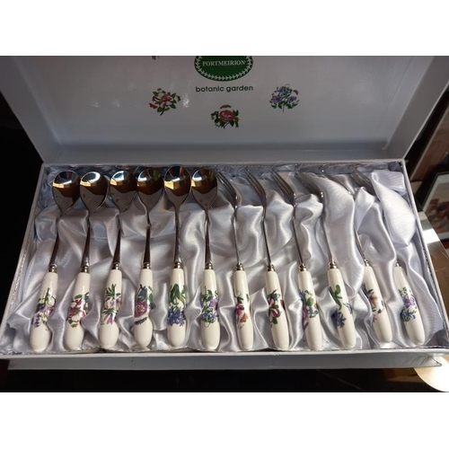 61 - A set of boxed Portmeirion cake forks & spoons