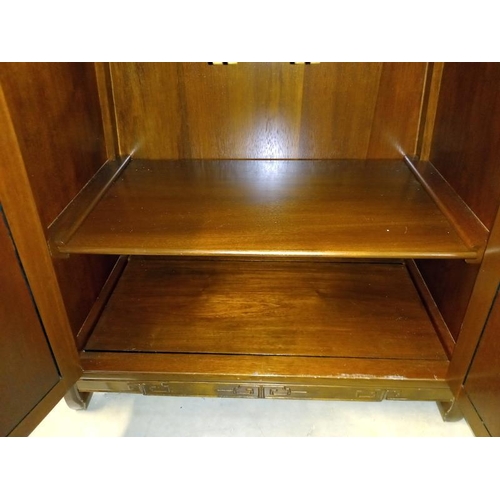 195 - A modern sideboard (width 93 cm, depth 41cm, height 85cm) COLLECT ONLY