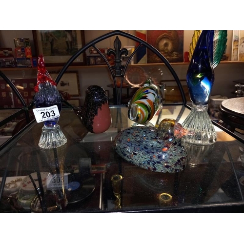 203 - A selection of coloured art glass animals including fish etc (Cockerel A/F)