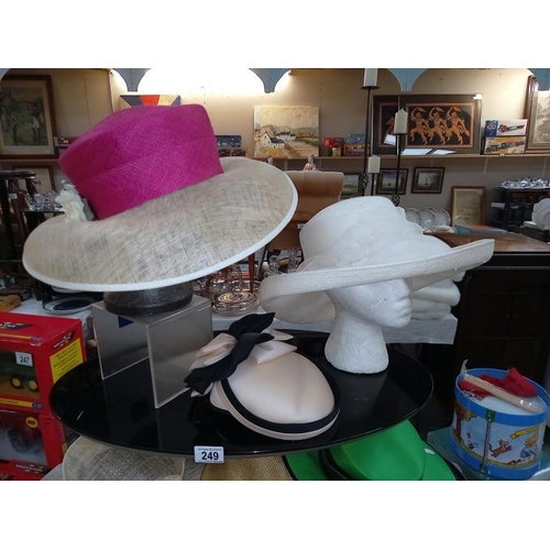 249 - A selection of vintage ladies hats. ( heads not included)