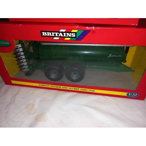 307 - 7 boxed Britain's farm machinery including: 40995, 40998, 9599, 42891, 43181, 42909, 9440 & 307.