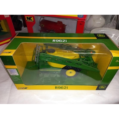 307 - 7 boxed Britain's farm machinery including: 40995, 40998, 9599, 42891, 43181, 42909, 9440 & 307.