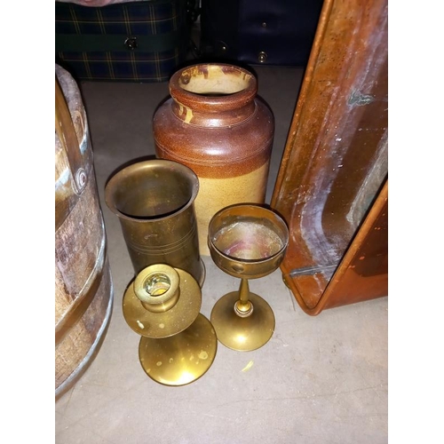 316 - A good lot of metalware/ brassware items including brass banded bucket etc.