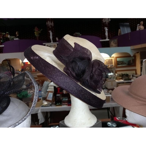 324 - 2 hats and 2 fascinators. (Heads not included).