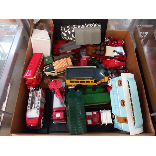 412 - A selection of boxed Diecast fire engines and commercial vehicles including Corgi.