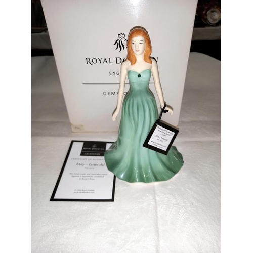 418 - A complete set of 12 boxed Royal Doulton gemstones figures, January through to December.
All in good... 