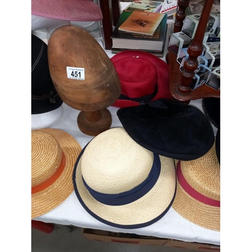 451 - A 19th/20th Century mushroom wooden hat stand and a quantity of vintage ladies hats. ( heads not inc... 