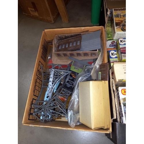 464 - A quantity of plastic models kits including Airfix. In used condition, completeness unknown. Collect... 