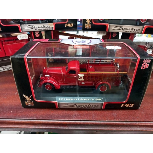 474 - 13 Road signature series 1:43 fire engine.