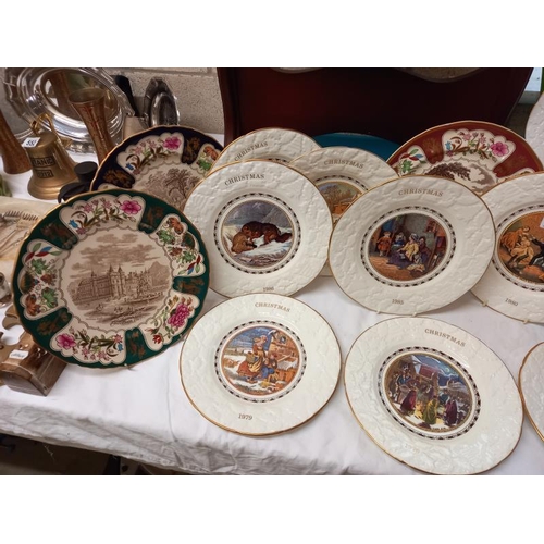 554 - A quantity of collectors plates including Masons ironstone Buckingham Palace.