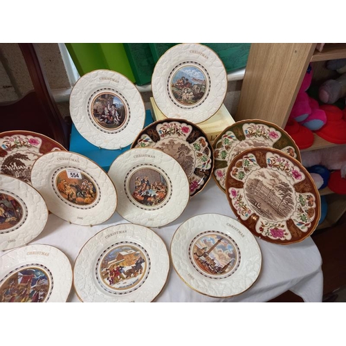 554 - A quantity of collectors plates including Masons ironstone Buckingham Palace.