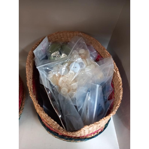 574 - A good selection of vintage buttons in graduated wicker lidded baskets.