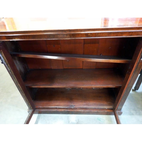 583 - A Victorian mahogany veneered glazed bookcase. 107 cm x 34cm x height 97cm.